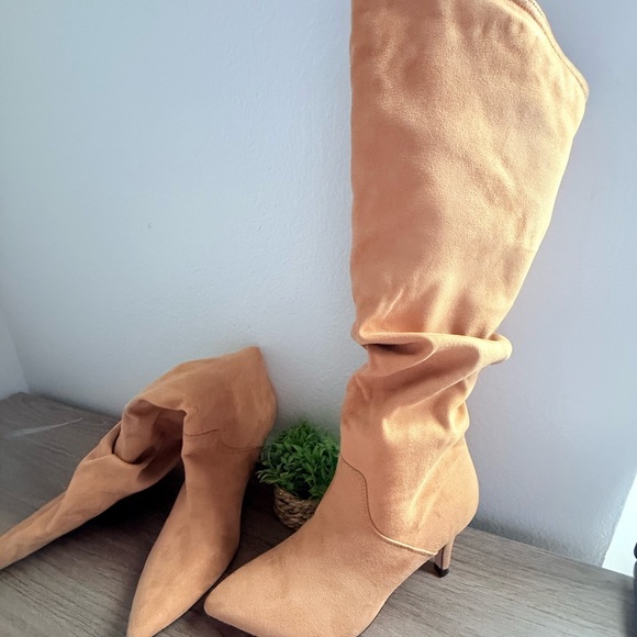 Chic Tan Over the Knee Boots-New - Picture 2 of 4